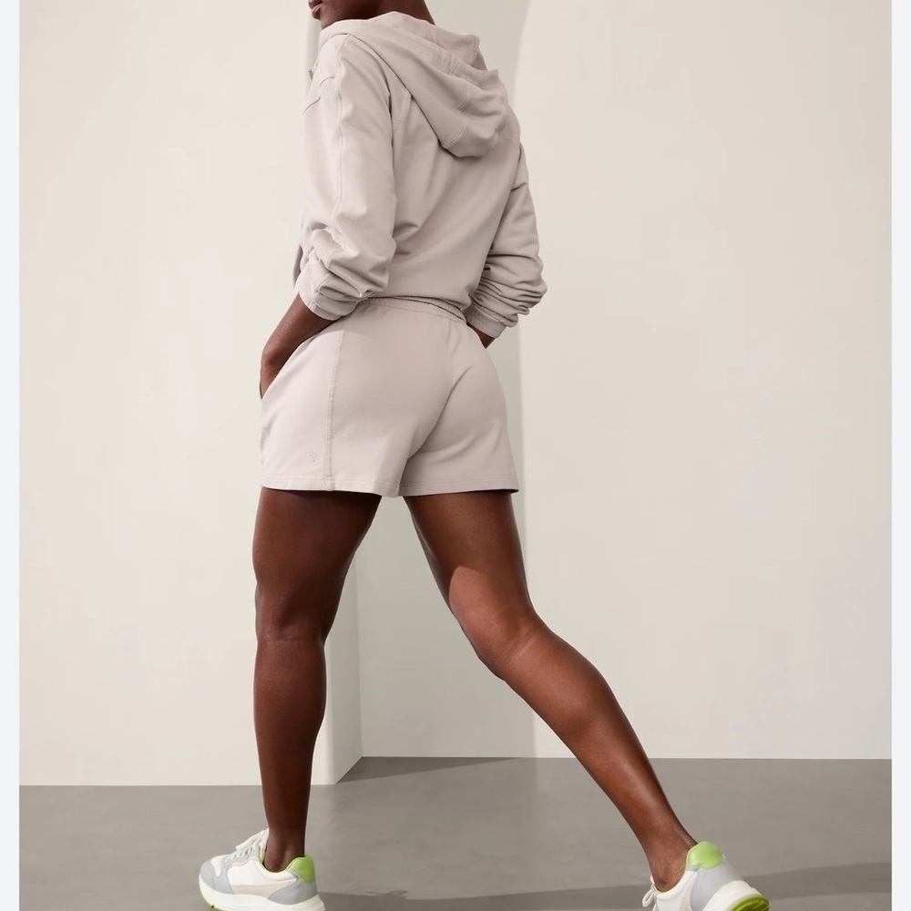 BNWT ATHLETA RETROTERRY HIGH RISE SHORT- CREAM - Picture 2 of 7